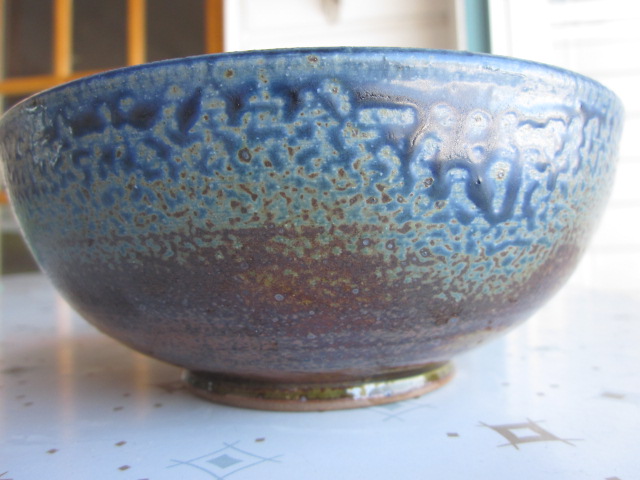 And here's the outside. I love that crackly glaze. I know there's a pottery-techie term for it.