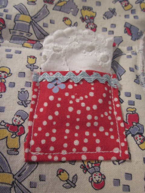 This little pocket gets its own little lace hanky!