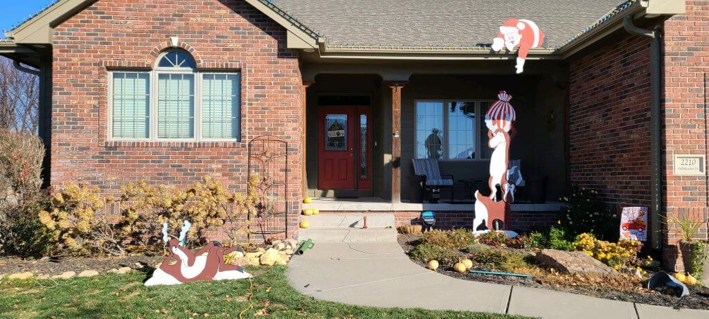 house with Christmas display