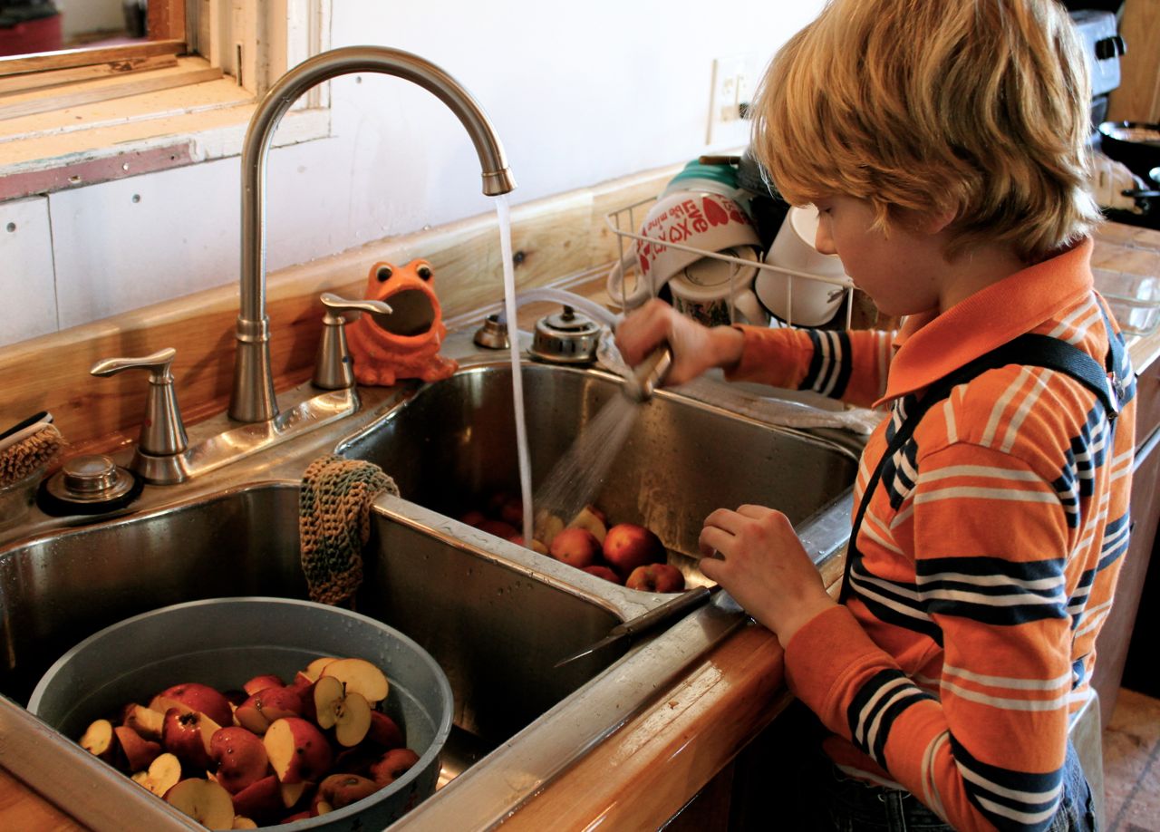 Roasted EndofSeason Snerly Apple Caramel Applesauce Recipe