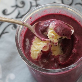 aronia berry smoothie in glass